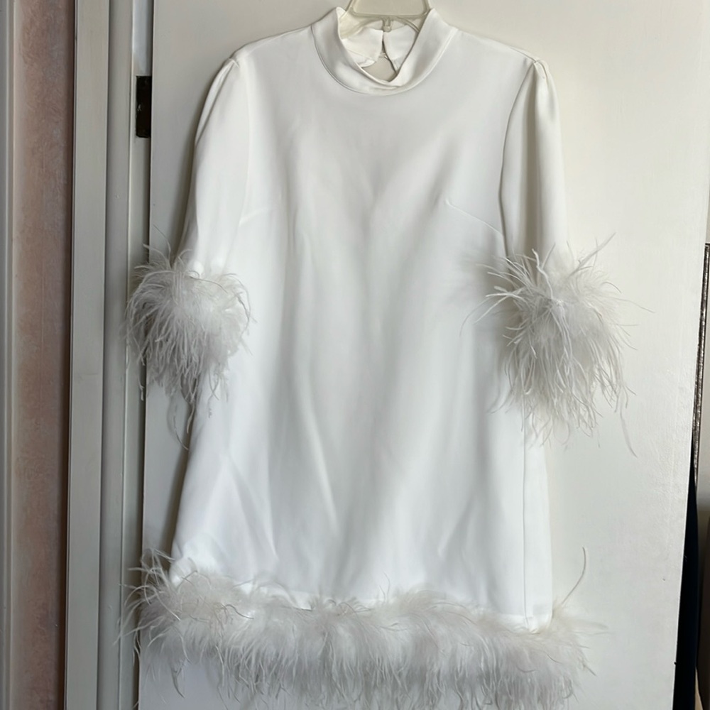 Jessie Liu white dress with feathers